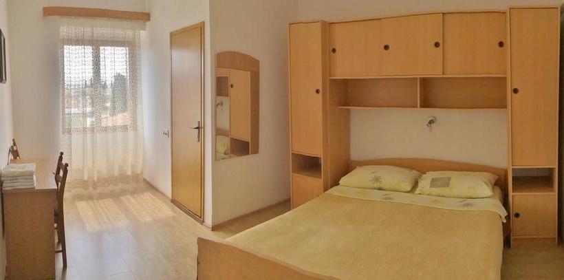 Пансион Guesthouse Cecilia 2