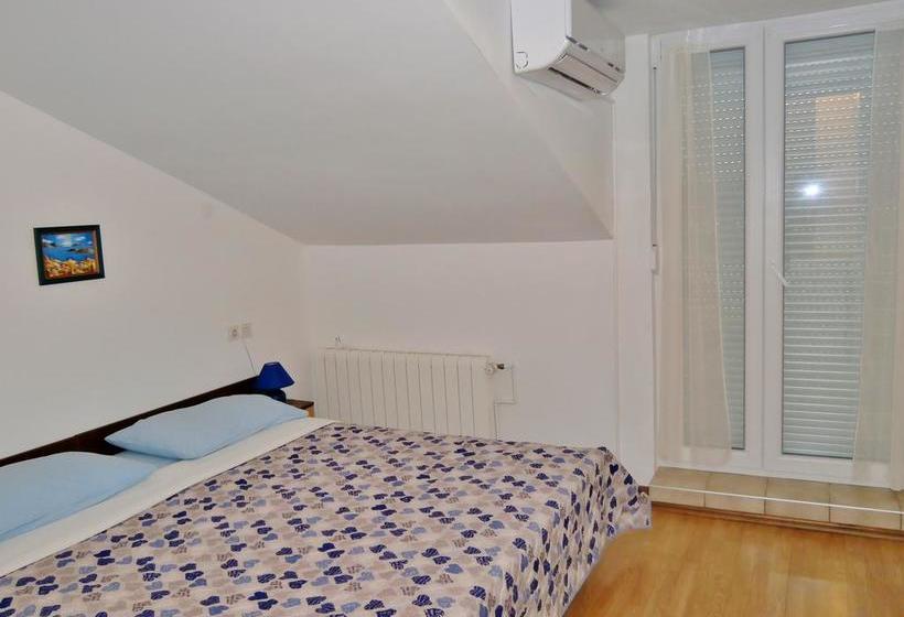 پانسیون Guesthouse Cecilia 2