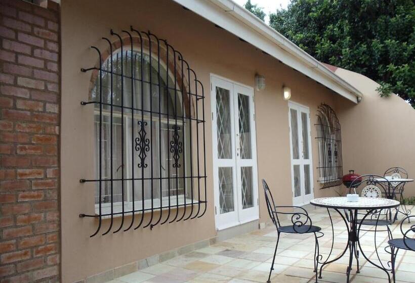 ホテル Accommodation At Vans Self Catering