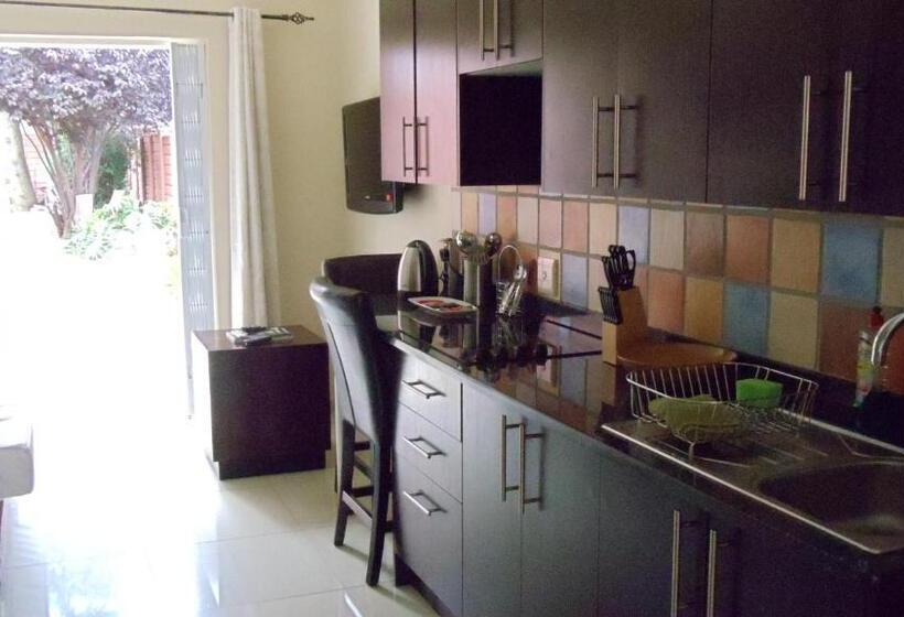 ホテル Accommodation At Vans Self Catering