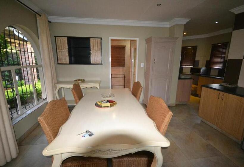 ホテル Accommodation At Vans Self Catering