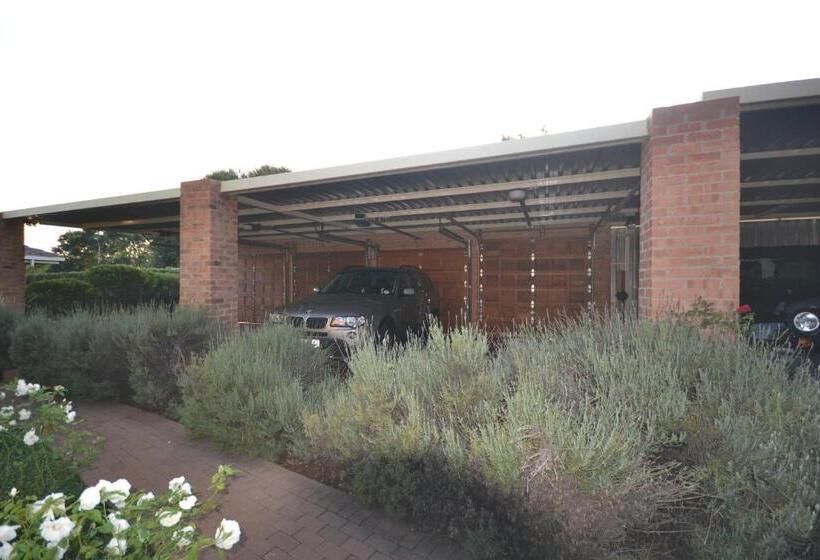 ホテル Accommodation At Vans Self Catering