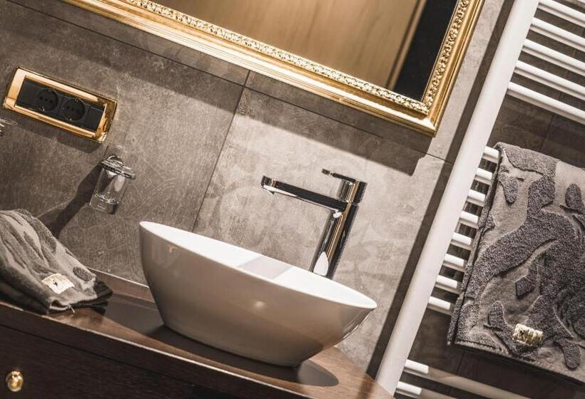 Отель Alpin Garden Luxury Maison & Spa - Adults Only