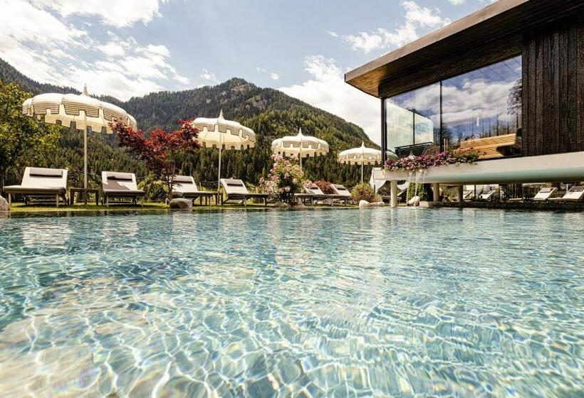 Отель Alpin Garden Luxury Maison & Spa - Adults Only