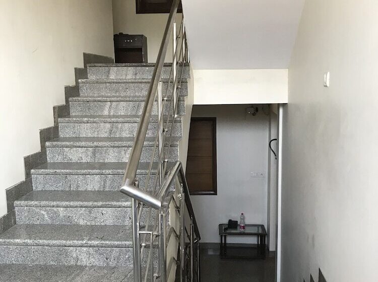 Отель Geeson International New Delhi Railway Station Paharganj