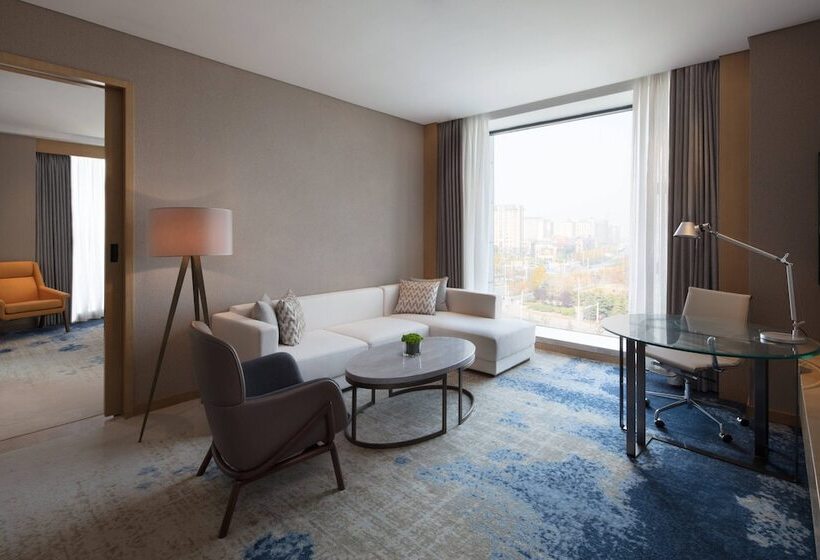 בית מלון כפרי Courtyard By Marriott Zhengzhou Airport