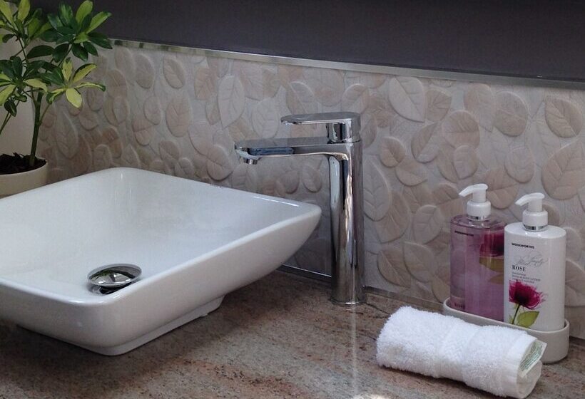 فندق Edenwood House