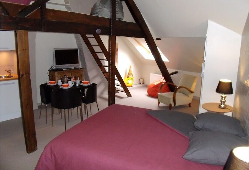 Отель Garden In The City