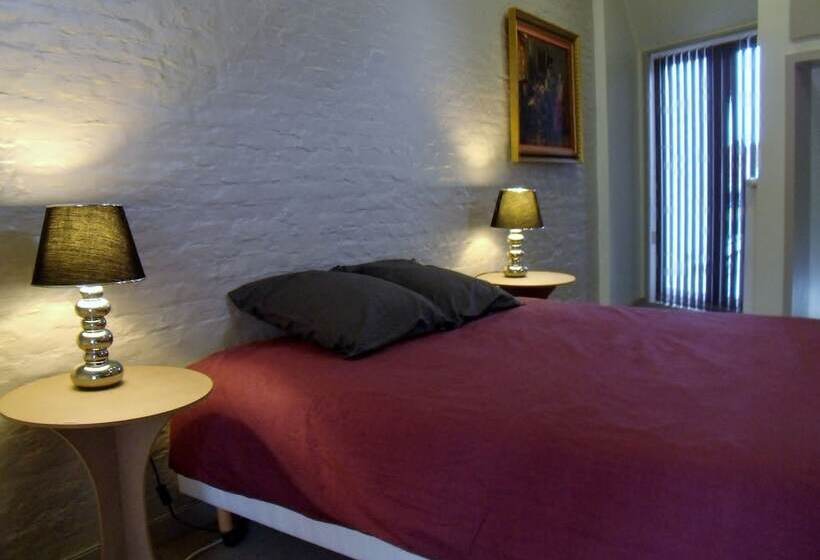 Отель Garden In The City