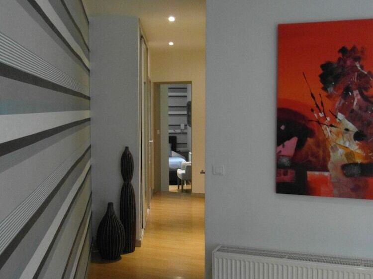 Отель Garden In The City