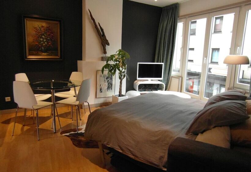 Отель Garden In The City