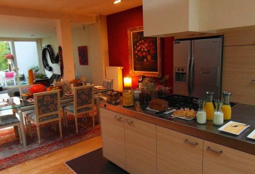 Отель Garden In The City