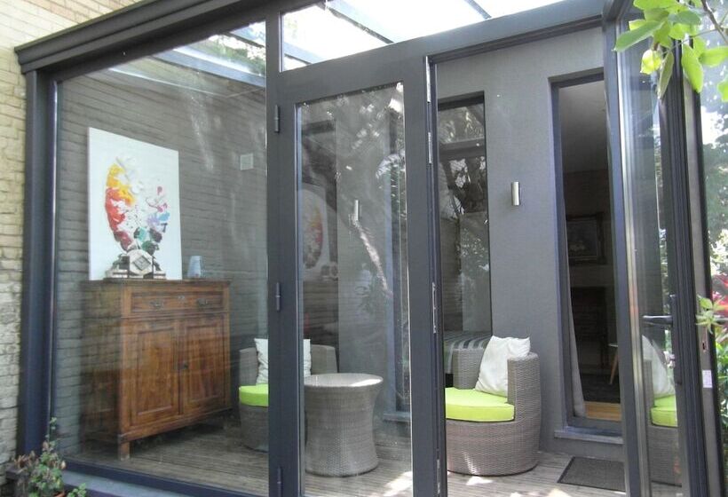 Отель Garden In The City