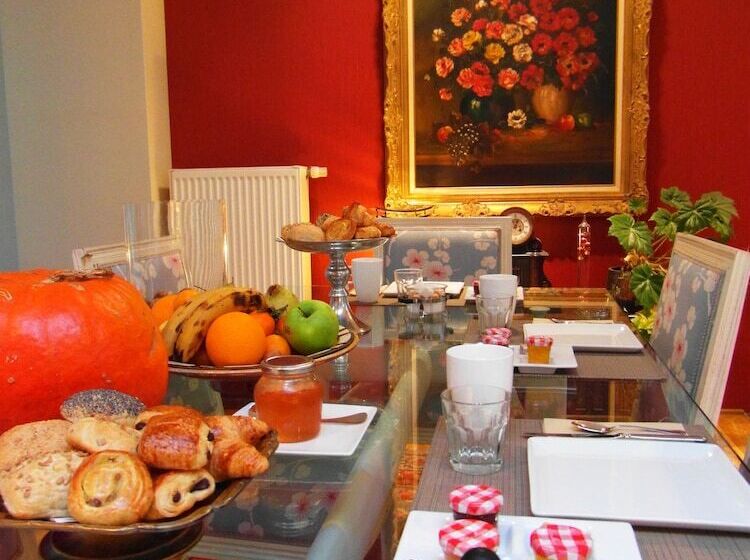 Отель Garden In The City