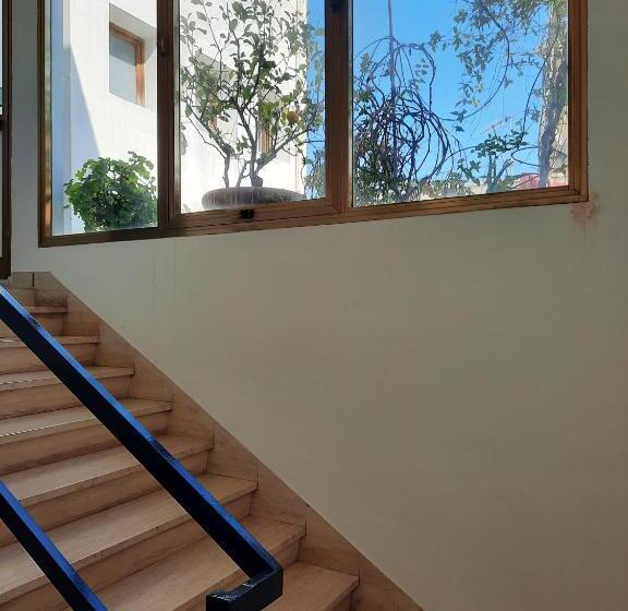 هتل Girasole House