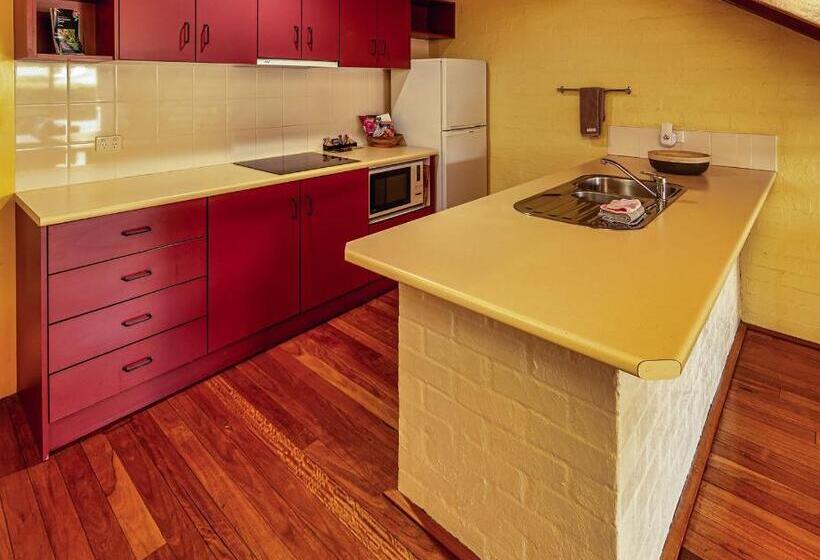 Отель Great Escape Lofts