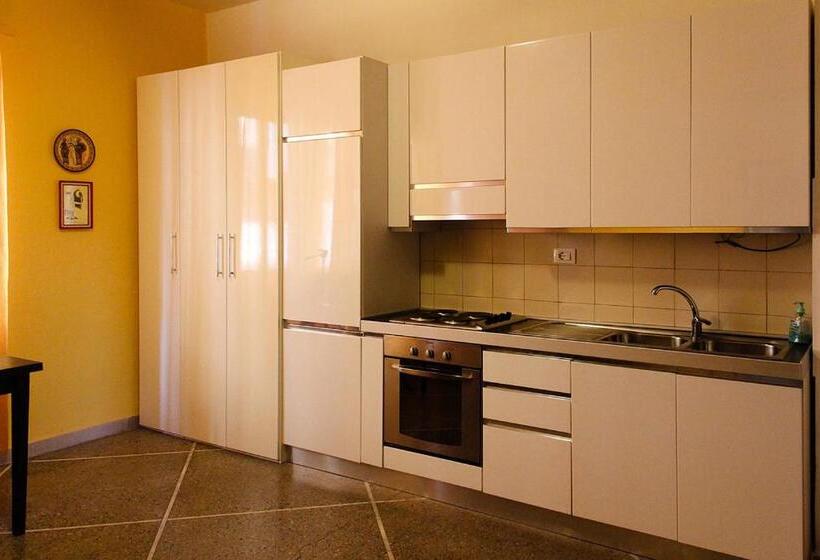 هتل Guesthouse Stazione Pisa Centro