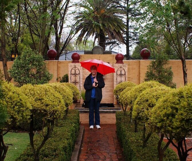 בית מלון כפרי Hampton House Guest House