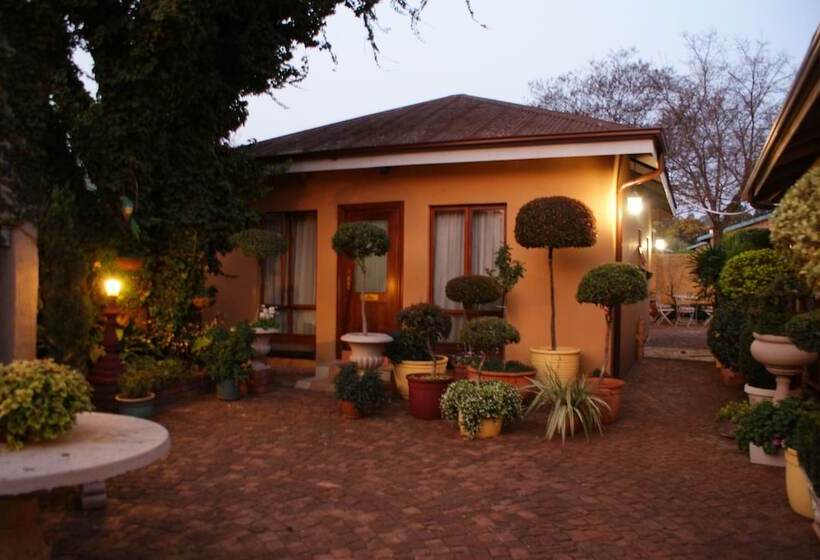 בית מלון כפרי Hampton House Guest House