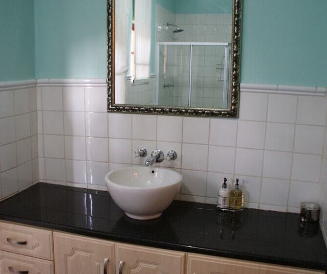 בית מלון כפרי Hampton House Guest House