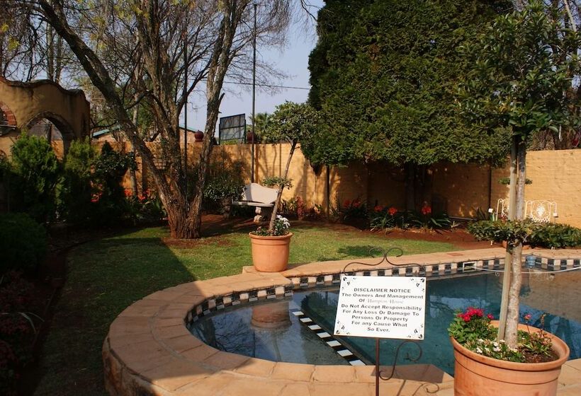 בית מלון כפרי Hampton House Guest House