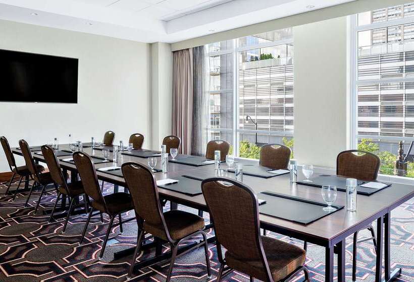 Отель Hampton Inn Chicago Mccormick Place