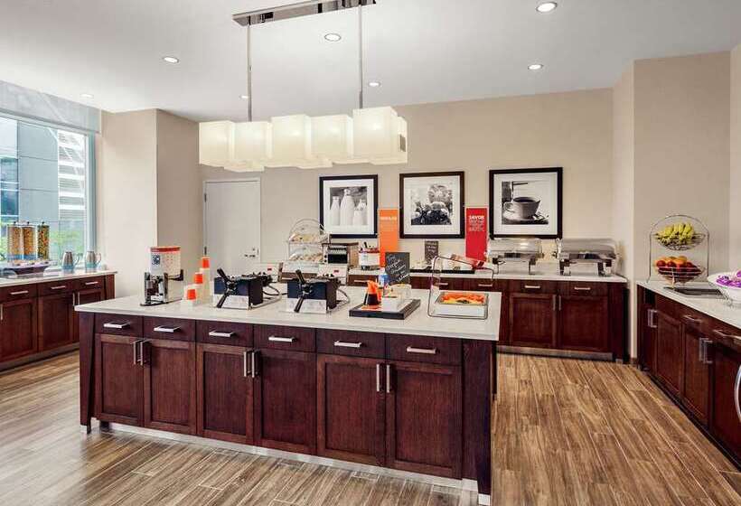 Отель Hampton Inn Chicago Mccormick Place