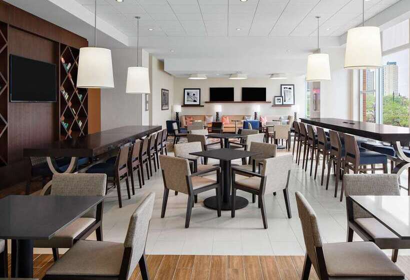 Отель Hampton Inn Chicago Mccormick Place