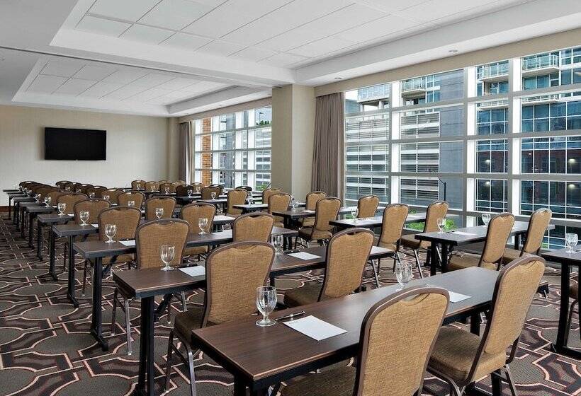 هتل Home2 Suites By Hilton Chicago Mccormick Place