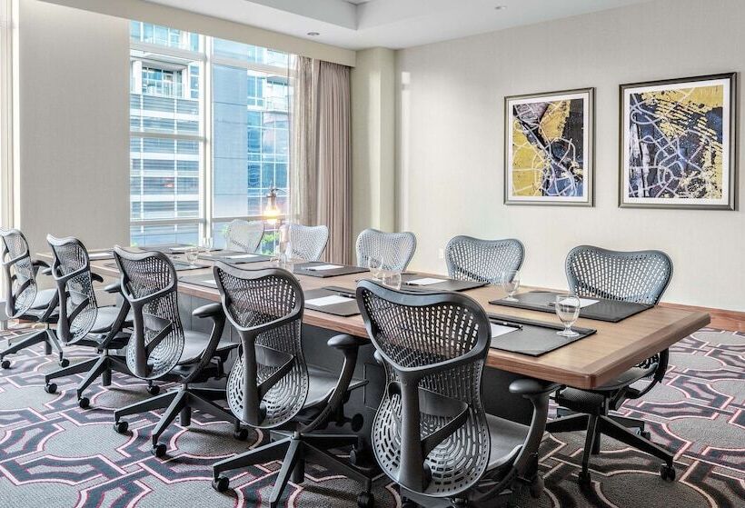 هتل Home2 Suites By Hilton Chicago Mccormick Place