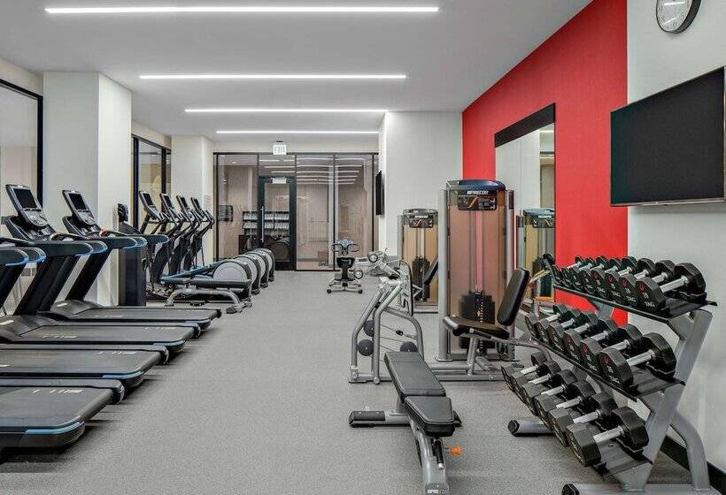 هتل Home2 Suites By Hilton Chicago Mccormick Place