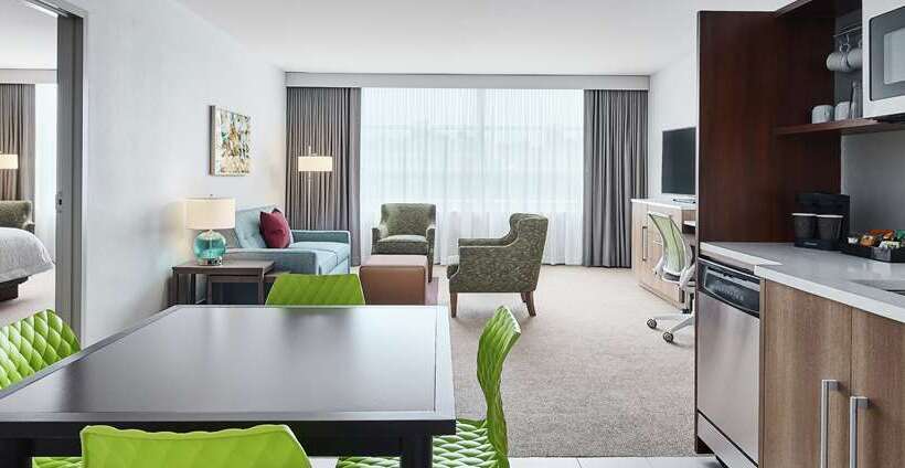 هتل Home2 Suites By Hilton Chicago Mccormick Place