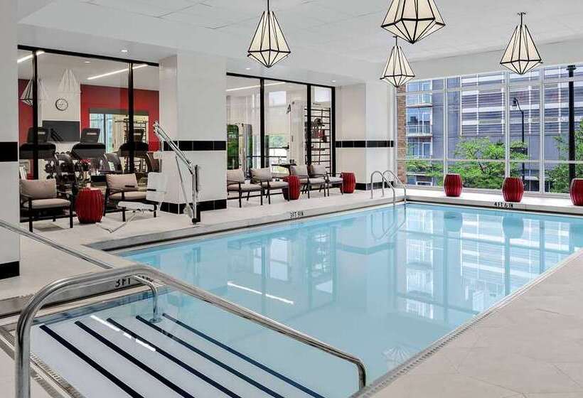 هتل Home2 Suites By Hilton Chicago Mccormick Place