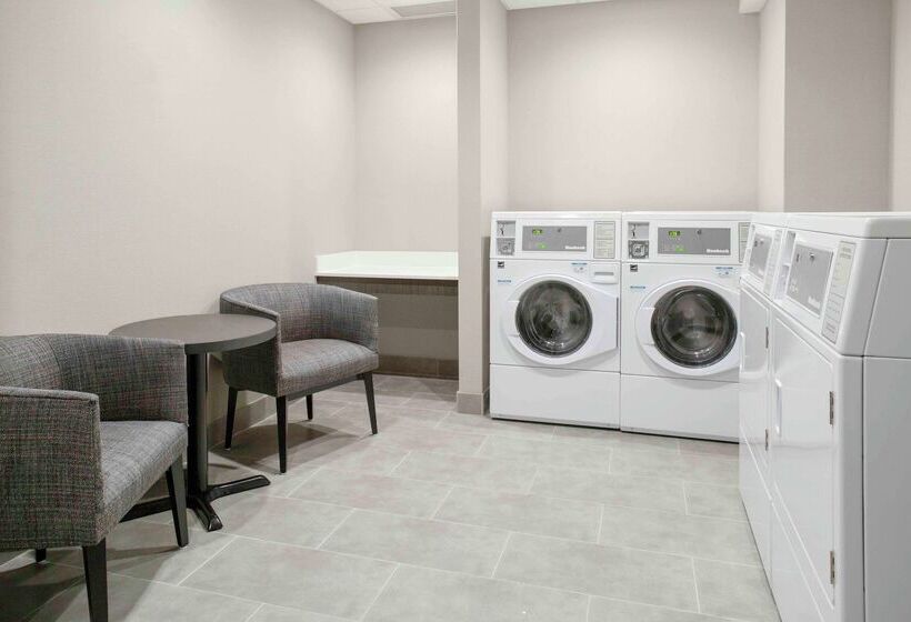 فندق Homewood Suites By Hilton Lansing Eastwood