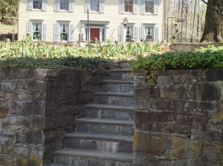 فندق Inn At Millrace Pond