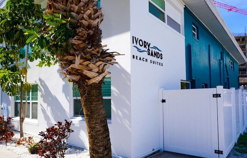 فندق Ivory Sands Beach Suites