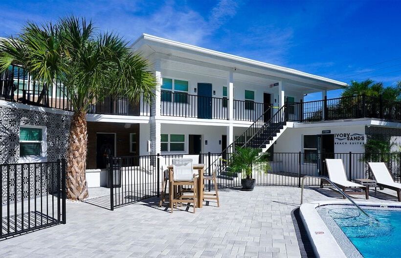 فندق Ivory Sands Beach Suites