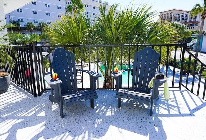 فندق Ivory Sands Beach Suites