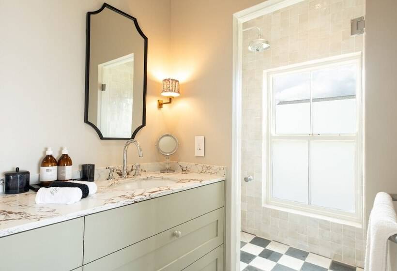 Отель La Fontaine Guest House Hermanus