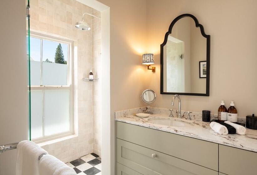 Отель La Fontaine Guest House Hermanus