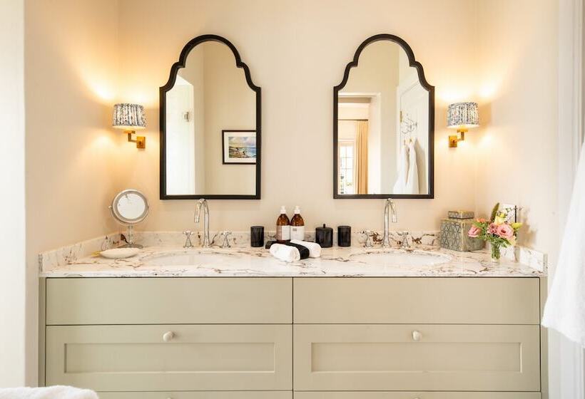 Отель La Fontaine Guest House Hermanus