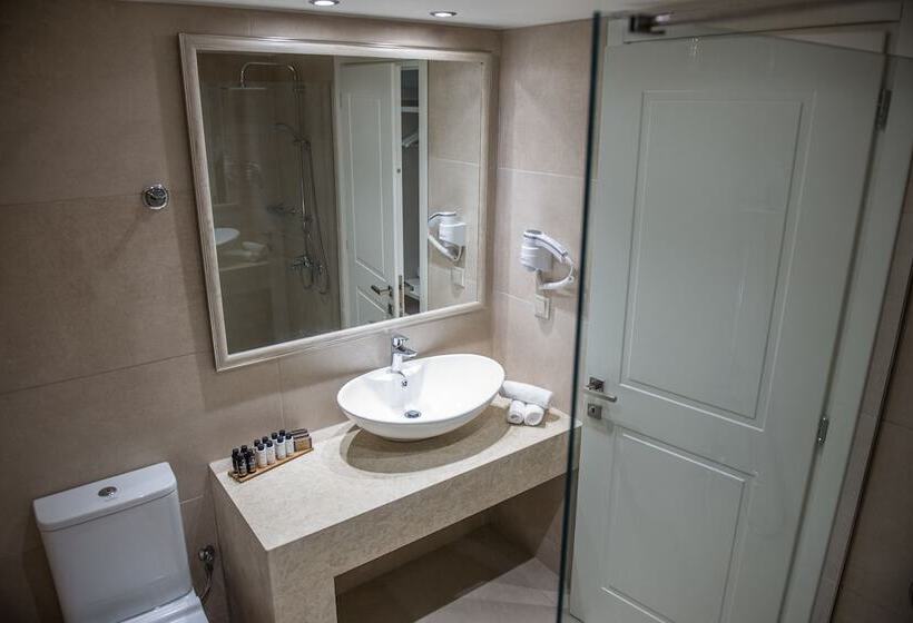 Отель Lefkadio Suites