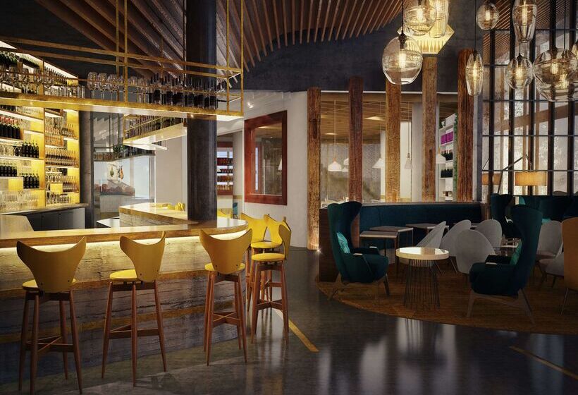 בית מלון כפרי Lincoln Plaza London, Curio Collection By Hilton