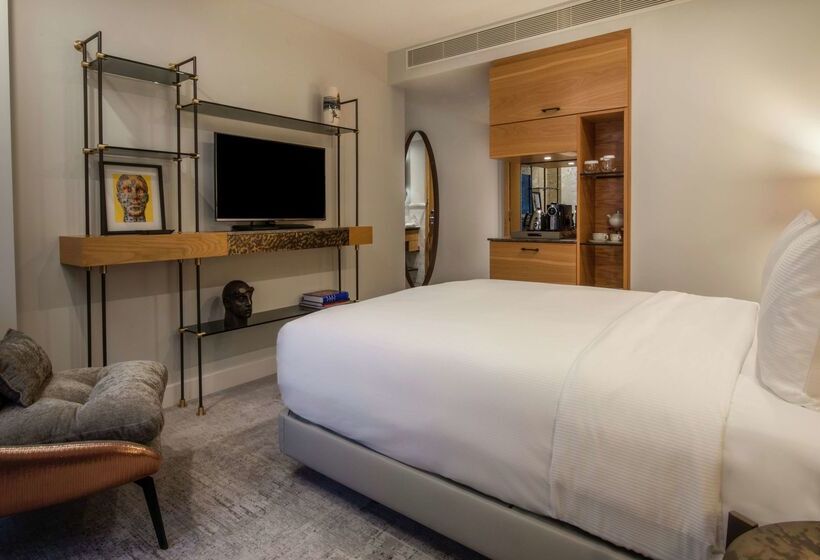 בית מלון כפרי Lincoln Plaza London, Curio Collection By Hilton