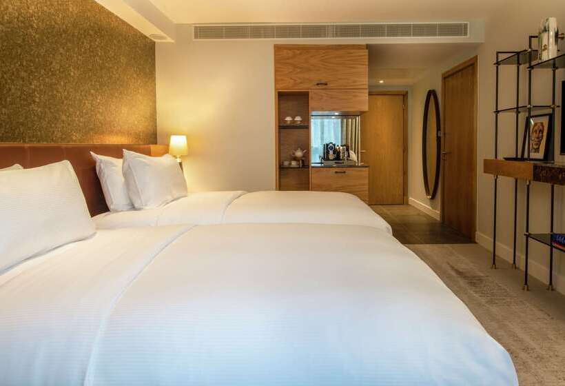 בית מלון כפרי Lincoln Plaza London, Curio Collection By Hilton