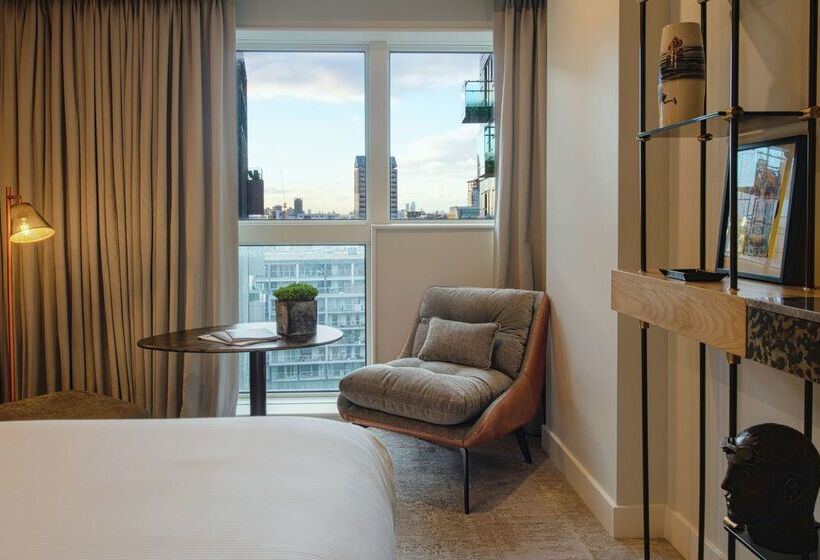 בית מלון כפרי Lincoln Plaza London, Curio Collection By Hilton