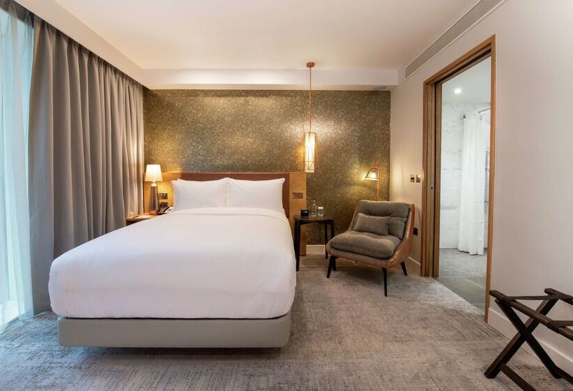 בית מלון כפרי Lincoln Plaza London, Curio Collection By Hilton