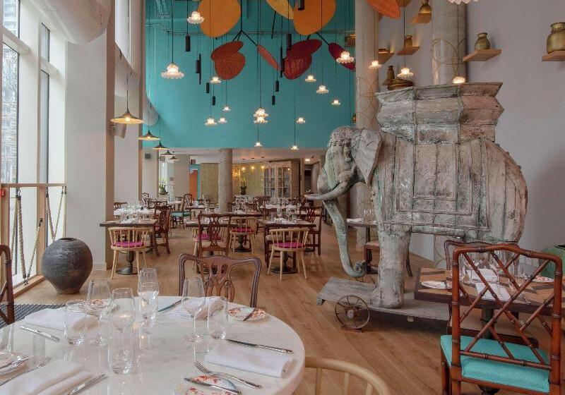 בית מלון כפרי Lincoln Plaza London, Curio Collection By Hilton