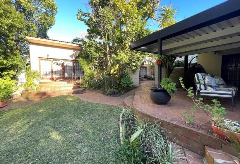 ホテル Mongoose Manor Bnb