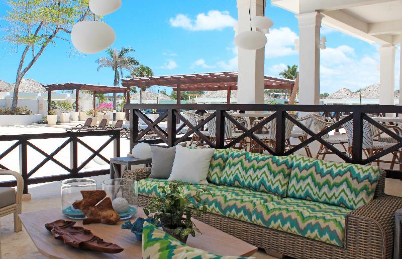 Отель Ocean Village Deluxe